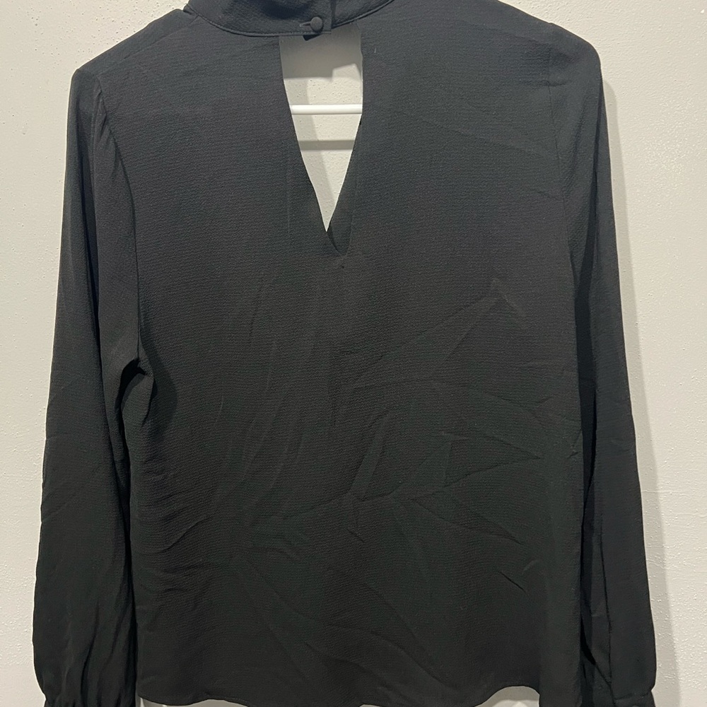 Sweet Wanderer Black long sleeve blouse with V-neck and Choker. Size: Medium